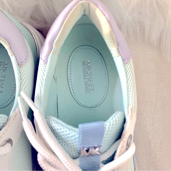 Michael Kors Sneakers - Picture 8 of 9